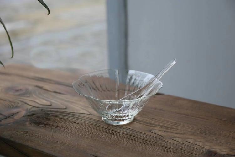 Japanese High Temperature Resistant Flower-shaped Glass Tea Bowl & Spoon Set ｜ Chawan Set - www.zawearystocks.com